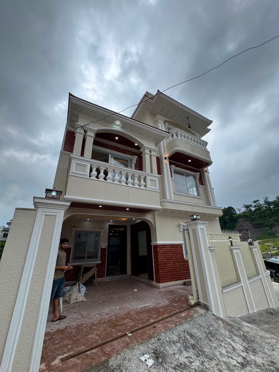 4 Aana Beautiful Semi Bungalow On Sale
